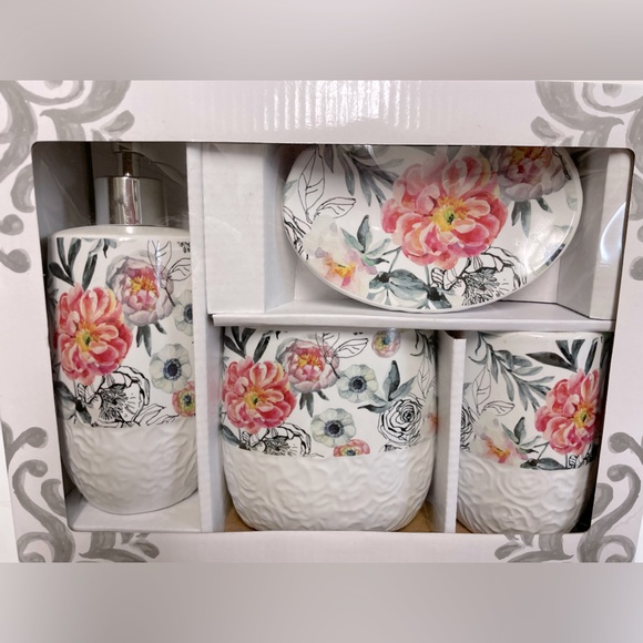 Other - Bath accessories set
